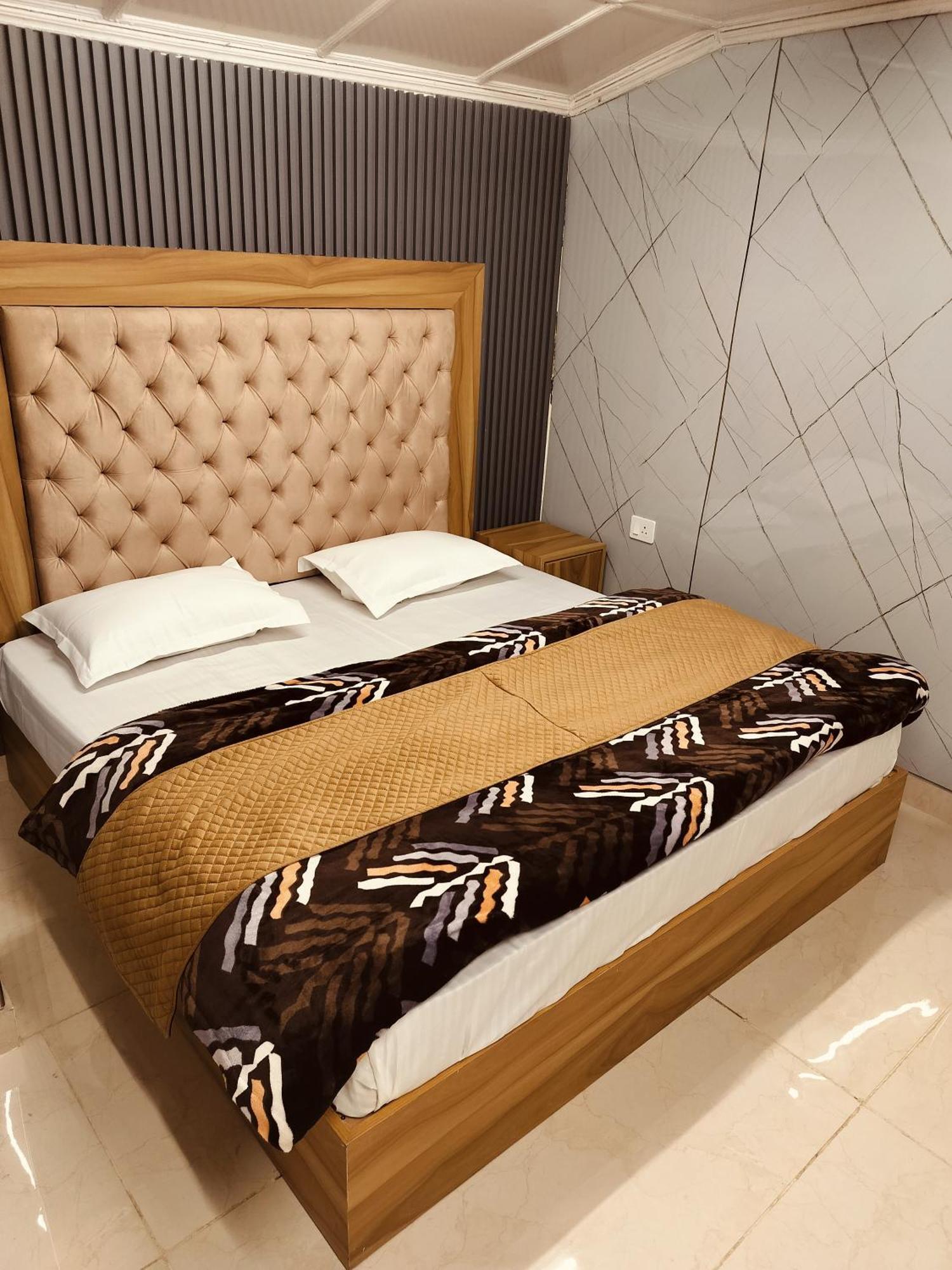 Madan Kunj B & B Mall Road Shimla Eksteriør billede